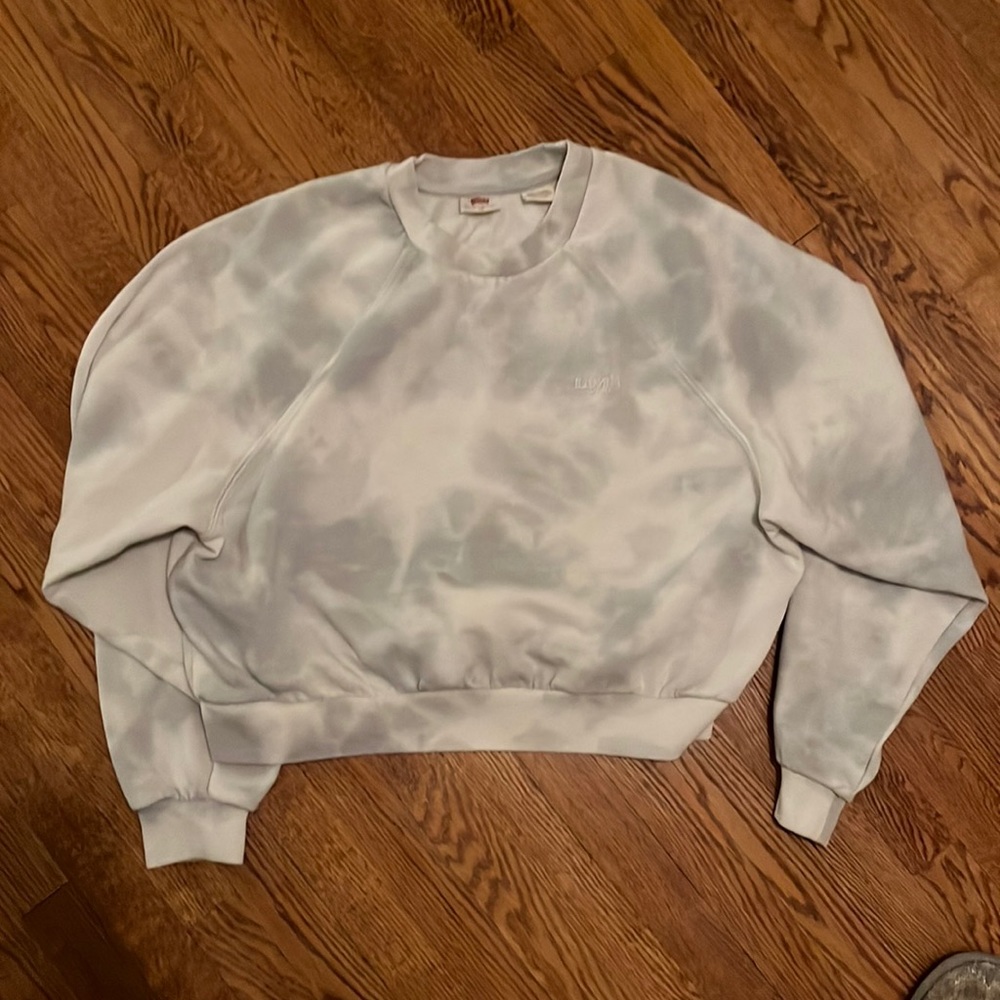 Levi’s sweatshirt